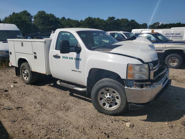 1GB3KZCG4BF134213 - 2011 CHEVROLET SILVERADO K3500 WHITE photo 4