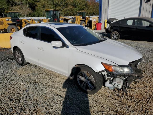 19VDE1F38DE017483 - 2013 ACURA ILX 20 WHITE photo 4