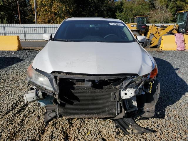 19VDE1F38DE017483 - 2013 ACURA ILX 20 WHITE photo 5