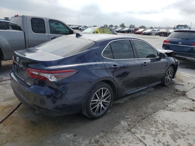 4T1F31AKXNU579680 - 2022 TOYOTA CAMRY XLE BLUE photo 3