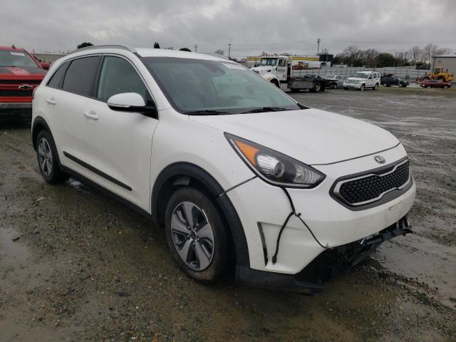 KNDCD3LD6K5323198 - 2019 KIA NIRO EX WHITE photo 4