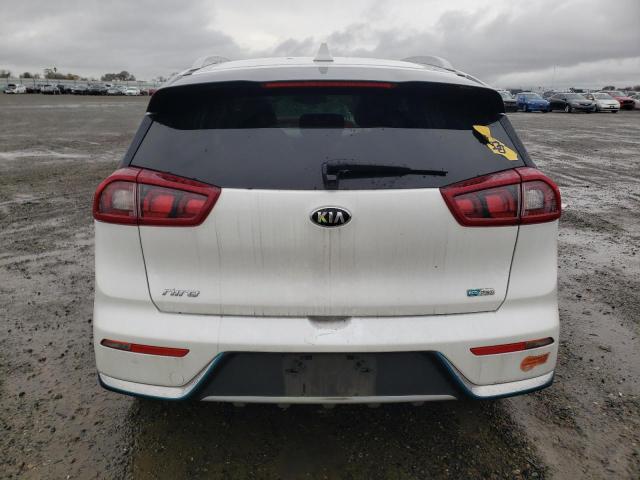 KNDCD3LD6K5323198 - 2019 KIA NIRO EX WHITE photo 6