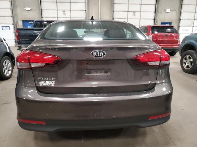 3KPFK4A74HE095687 - 2017 KIA FORTE LX BROWN photo 6