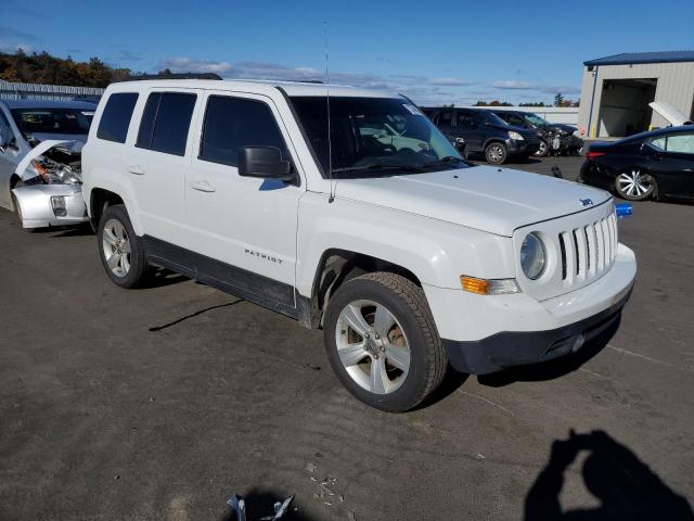 1C4NJRFB0FD239257 - 2015 JEEP PATRIOT LATITUDE WHITE photo 4