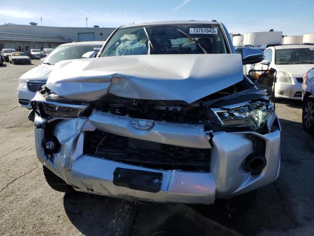 JTENU5JR4N6042370 - 2022 TOYOTA 4RUNNER SR5/SR5 PREMIUM 银色 照片 5