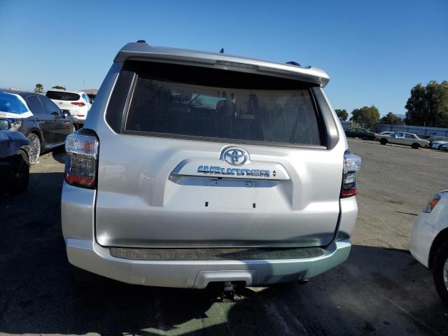 JTENU5JR4N6042370 - 2022 TOYOTA 4RUNNER SR5/SR5 PREMIUM 银色 照片 6