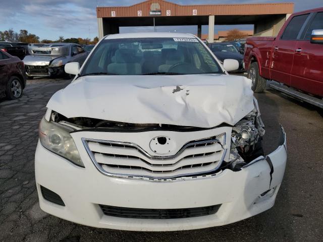 4T1BF3EKXAU569124 - 2010 TOYOTA CAMRY BASE WHITE photo 5