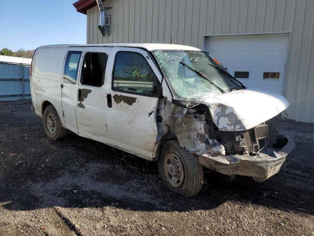 1GTZGFBA6A1141906 - 2010 GMC SAVANA G2500 WHITE photo 4