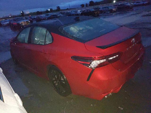 4T1KZ1AK0MU052307 - 2021 TOYOTA CAMRY TRD RED photo 2