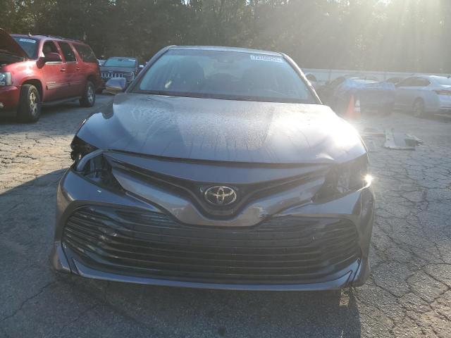 4T1B11HK7JU016249 - 2018 TOYOTA CAMRY L GRAY photo 5