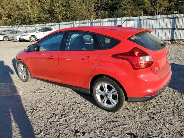 1FAHP3K24CL269898 - 2012 FORD FOCUS SE RED photo 2