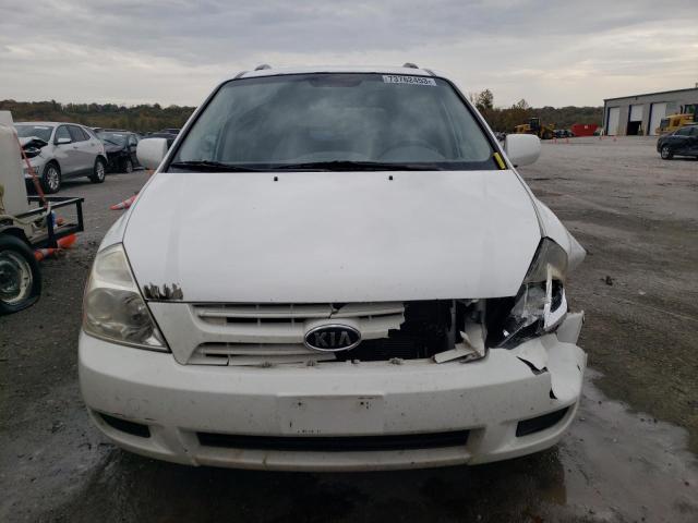 KNDMG4C38A6328453 - 2010 KIA SEDONA LX WHITE photo 5