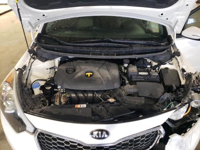 KNAFK5A81G5584876 - 2016 KIA FORTE LX WHITE photo 11