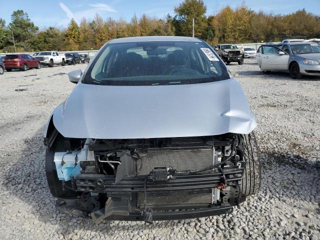 3N1CN8EV4PL832457 - 2023 NISSAN VERSA SV SILVER photo 5