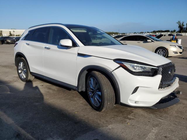 3PCAJ5BA6MF119196 - 2021 INFINITI QX50 LUXE WHITE photo 4