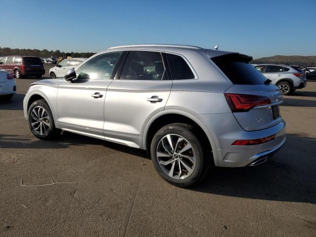 WA1GAAFY6P2130937 - 2023 AUDI Q5 PREMIUM 45 SILVER photo 2