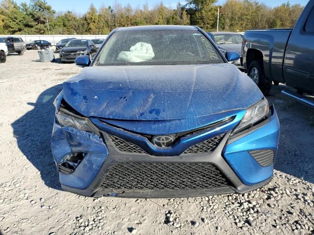 4T1B11HK9JU047292 - 2018 TOYOTA CAMRY L BLUE photo 5