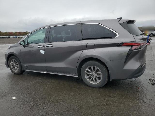 5TDYRKEC0MS043652 - 2021 TOYOTA SIENNA XLE GRAY photo 2