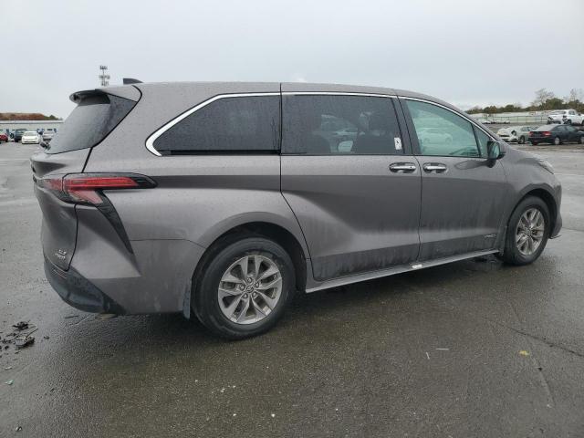 5TDYRKEC0MS043652 - 2021 TOYOTA SIENNA XLE GRAY photo 3