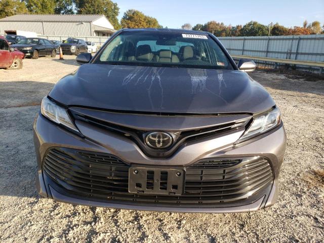 4T1B11HK4JU528082 - 2018 TOYOTA CAMRY L GRAY photo 5