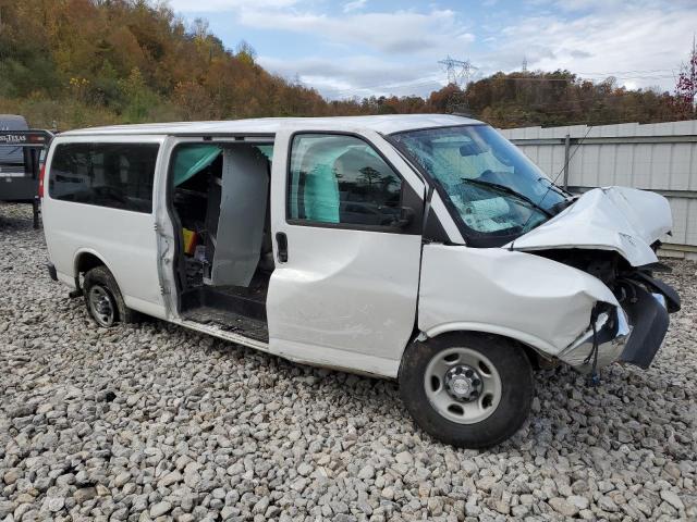 1GAZGPFGXJ1317546 - 2018 CHEVROLET EXPRESS G3 LT WHITE photo 4