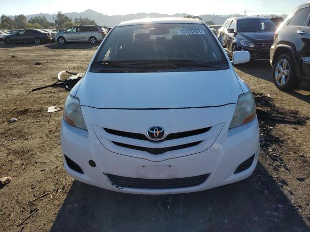 JTDBT923181228879 - 2008 TOYOTA YARIS WHITE photo 5