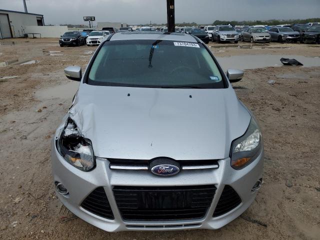 1FADP3N25EL422432 - 2014 FORD FOCUS TITANIUM SILVER photo 5