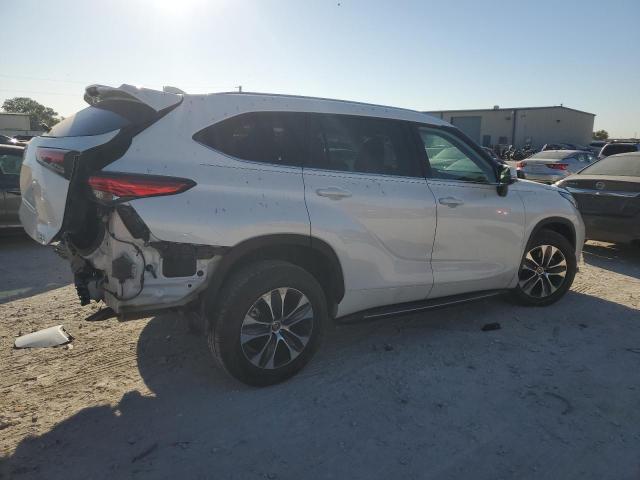 5TDGZRAHXMS056270 - 2021 TOYOTA HIGHLANDER XLE WHITE photo 3