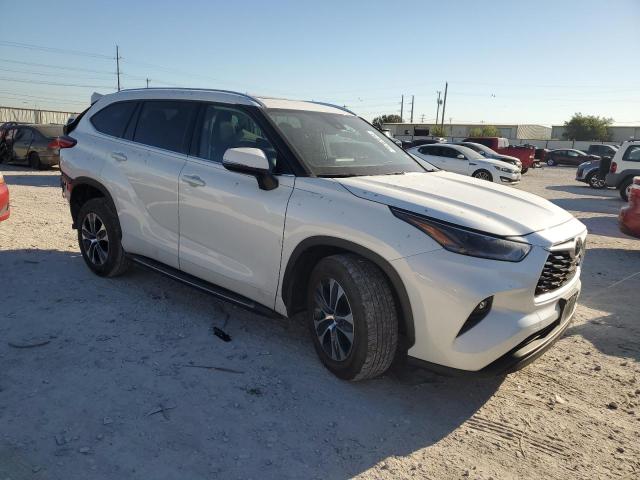 5TDGZRAHXMS056270 - 2021 TOYOTA HIGHLANDER XLE WHITE photo 4