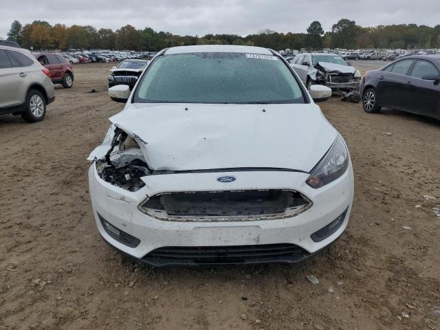 1FADP3K28GL219560 - 2016 FORD FOCUS SE WHITE photo 5