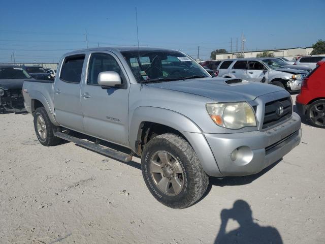 3TMJU62N88M052568 - 2008 TOYOTA TACOMA DOUBLE CAB PRERUNNER SILVER photo 4
