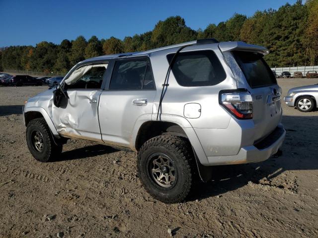 JTEMU5JR4M5891396 - 2021 TOYOTA 4RUNNER SR5/SR5 PREMIUM 银色 照片 2