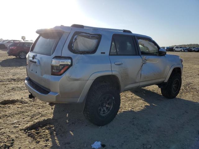 JTEMU5JR4M5891396 - 2021 TOYOTA 4RUNNER SR5/SR5 PREMIUM 银色 照片 3