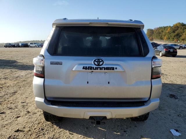 JTEMU5JR4M5891396 - 2021 TOYOTA 4RUNNER SR5/SR5 PREMIUM 银色 照片 6