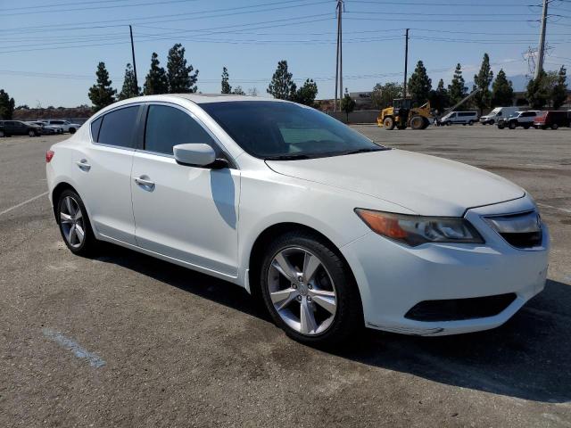 19VDE1F32EE011809 - 2014 ACURA ILX 20 WHITE photo 4