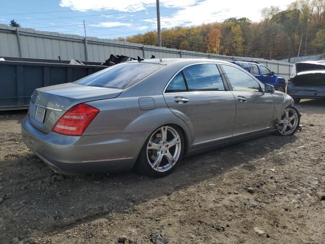 WDDNG9EB2DA535613 - 2013 MERCEDES-BENZ S 550 4MATIC GRAY photo 3