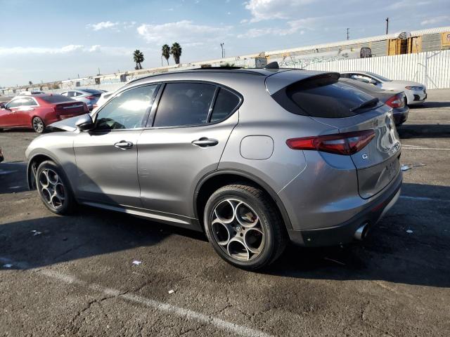 ZASFAKPN9J7B89512 - 2018 ALFA ROMEO STELVIO SPORT GRAY photo 2