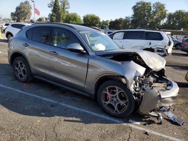 ZASFAKPN9J7B89512 - 2018 ALFA ROMEO STELVIO SPORT رمادي صورة 4