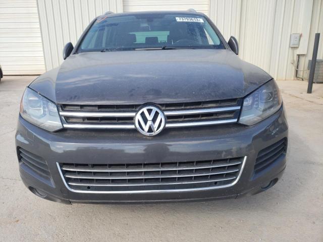 WVGEF9BP5DD002954 - 2013 VOLKSWAGEN TOUAREG V6 BLACK photo 5