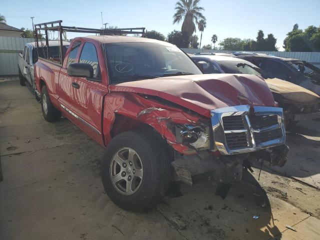 1D7HE52N45S206532 - 2005 DODGE DAKOTA LARAMIE RED photo 4