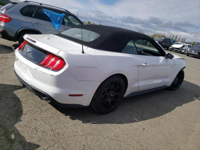 1FATP8UH4J5172789 - 2018 FORD MUSTANG WHITE photo 3