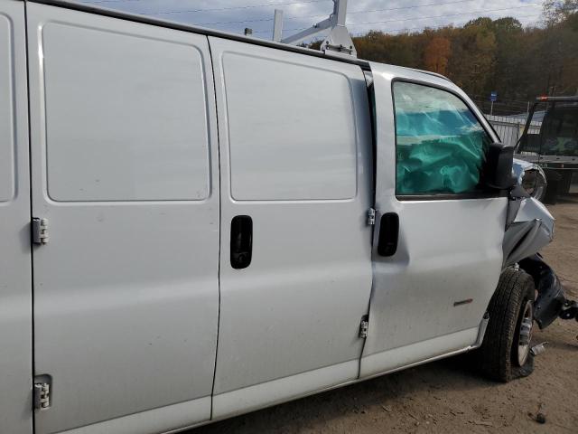 1GTW7AF10L1277953 - 2020 GMC SAVANA G2500 WHITE photo 10