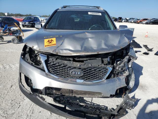 5XYKT3A63CG293105 - 2012 KIA SORENTO BASE SILVER photo 5