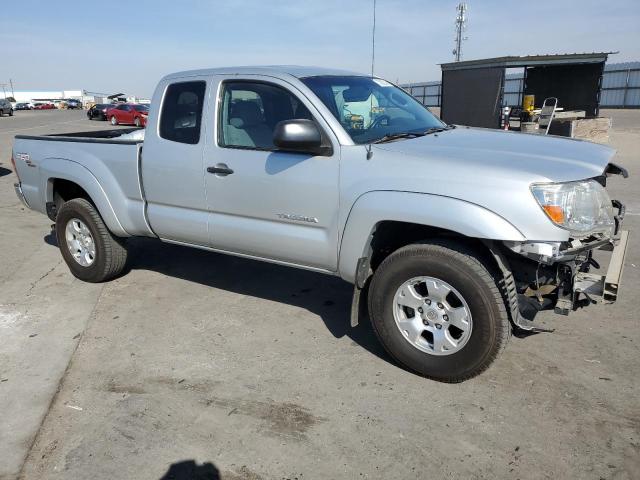 5TETU62N95Z111375 - 2005 TOYOTA TACOMA PRERUNNER ACCESS CAB SILVER photo 4