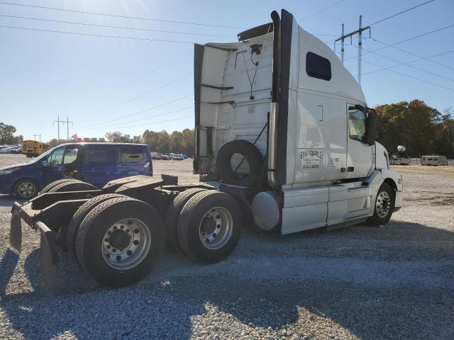 4V4NC9TGXDN135834 - 2013 VOLVO VN VNL WHITE photo 4