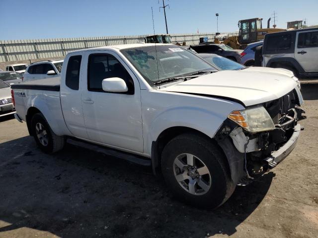 1N6AD0CW8BC424839 - 2011 NISSAN FRONTIER SV WHITE photo 4