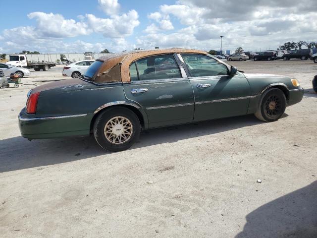 1LNFM82W5WY638085 - 1998 LINCOLN TOWN CAR SIGNATURE GREEN photo 3