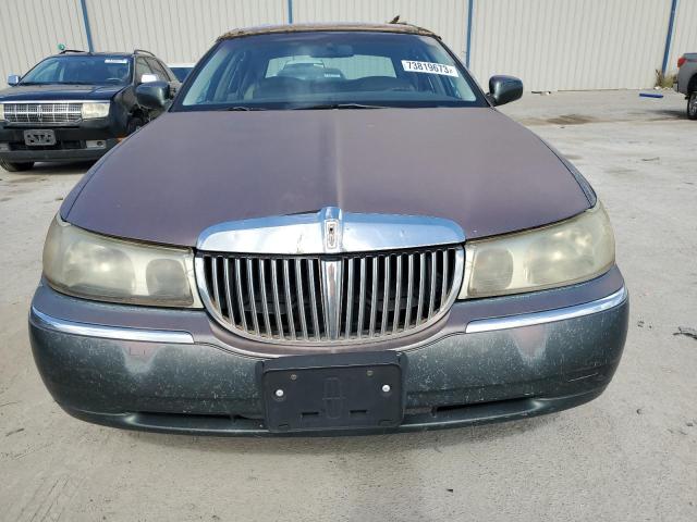 1LNFM82W5WY638085 - 1998 LINCOLN TOWN CAR SIGNATURE GREEN photo 5