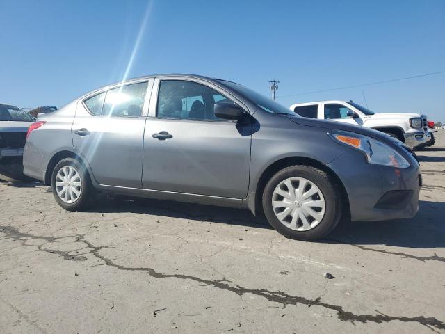 3N1CN7AP3JL817750 - 2018 NISSAN VERSA S SILVER photo 4