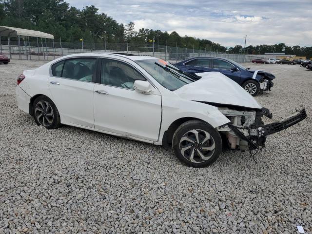 1HGCR2F7XHA165841 - 2017 HONDA ACCORD EX WHITE photo 4